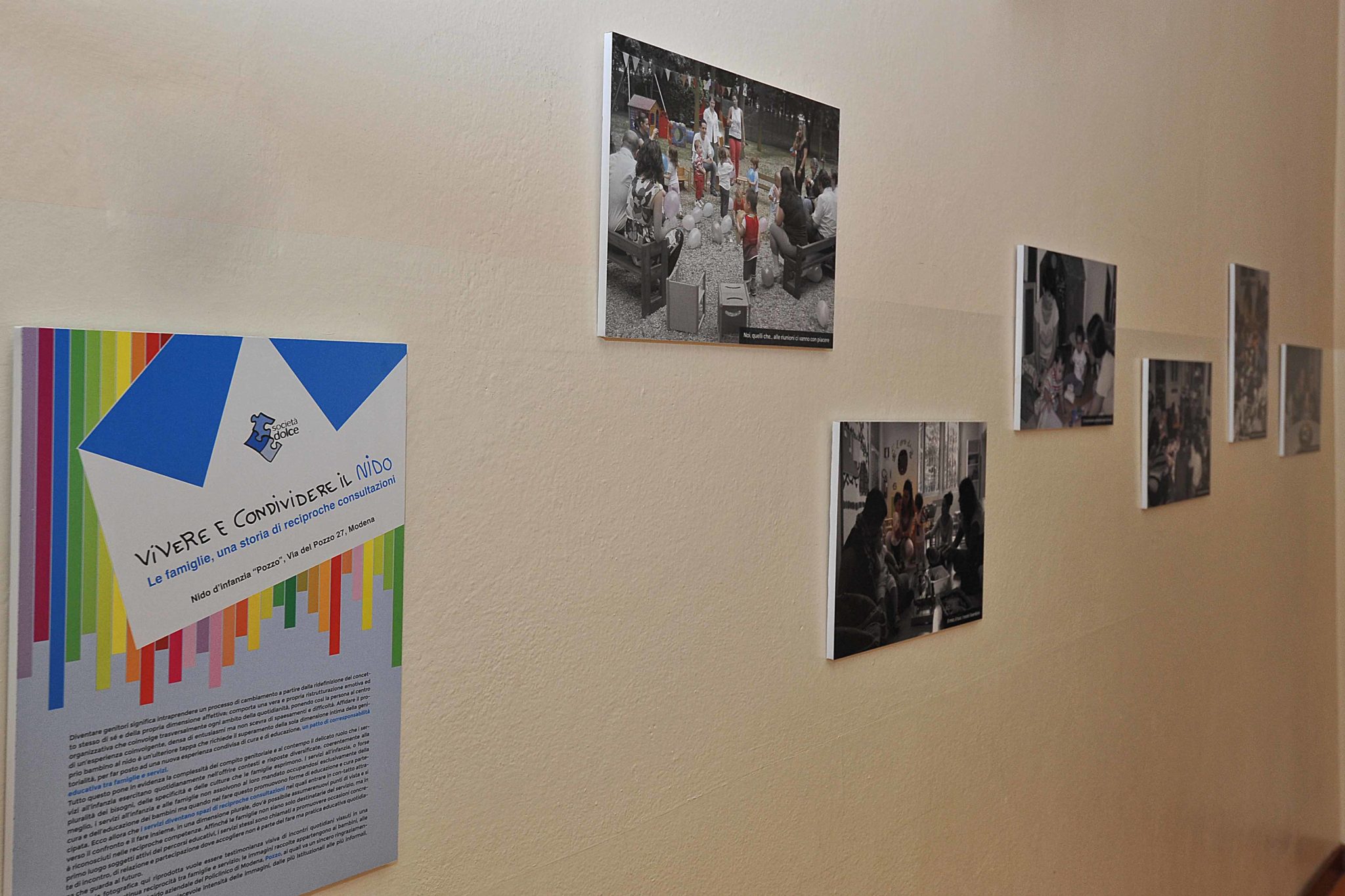 Un'immagine che ritrae parete, evento, pavimentazione, arti visive e mostra.
