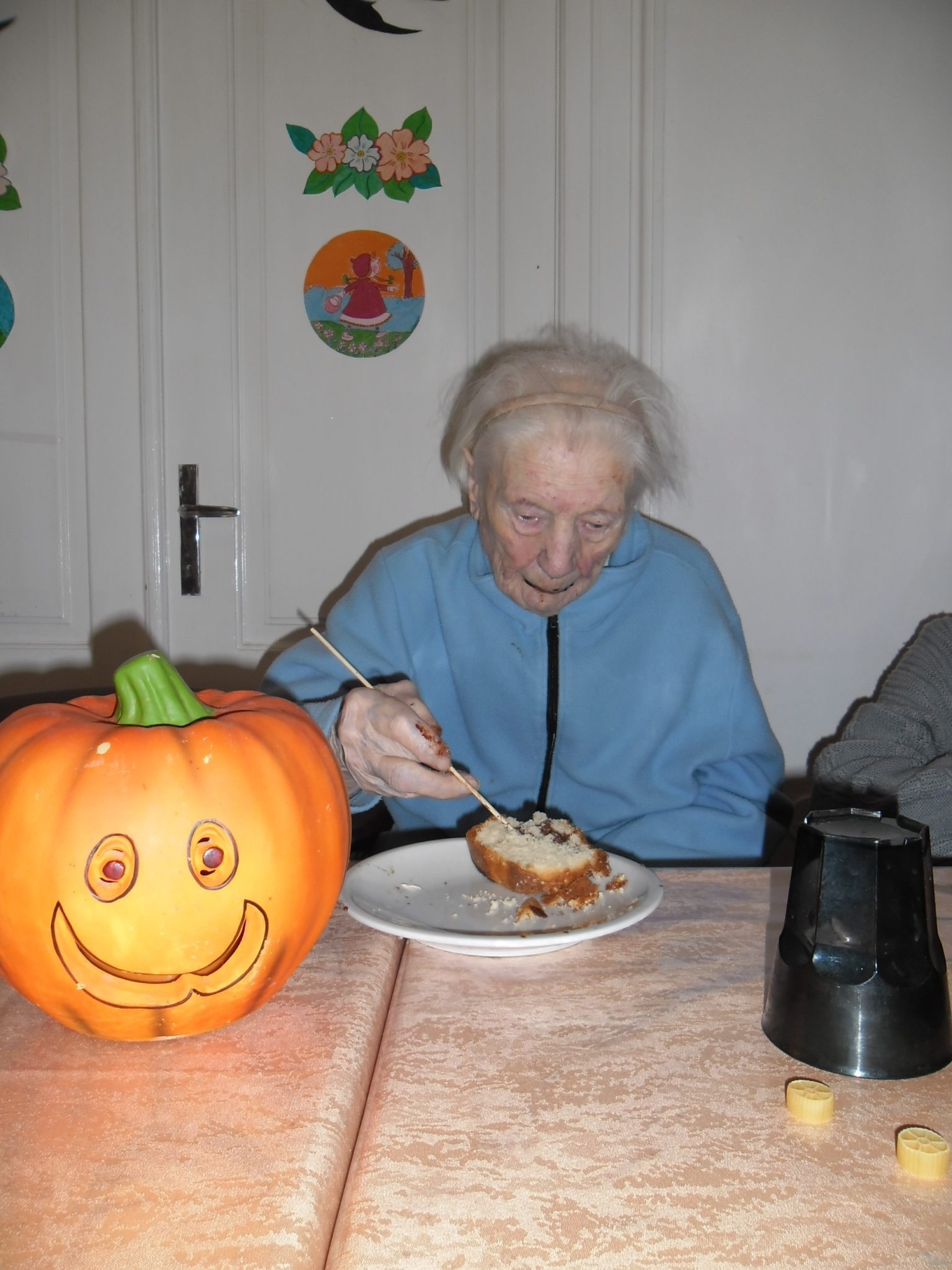 Un'immagine che ritrae calabaza, zucca, sorriso, produrre e espressione facciale.