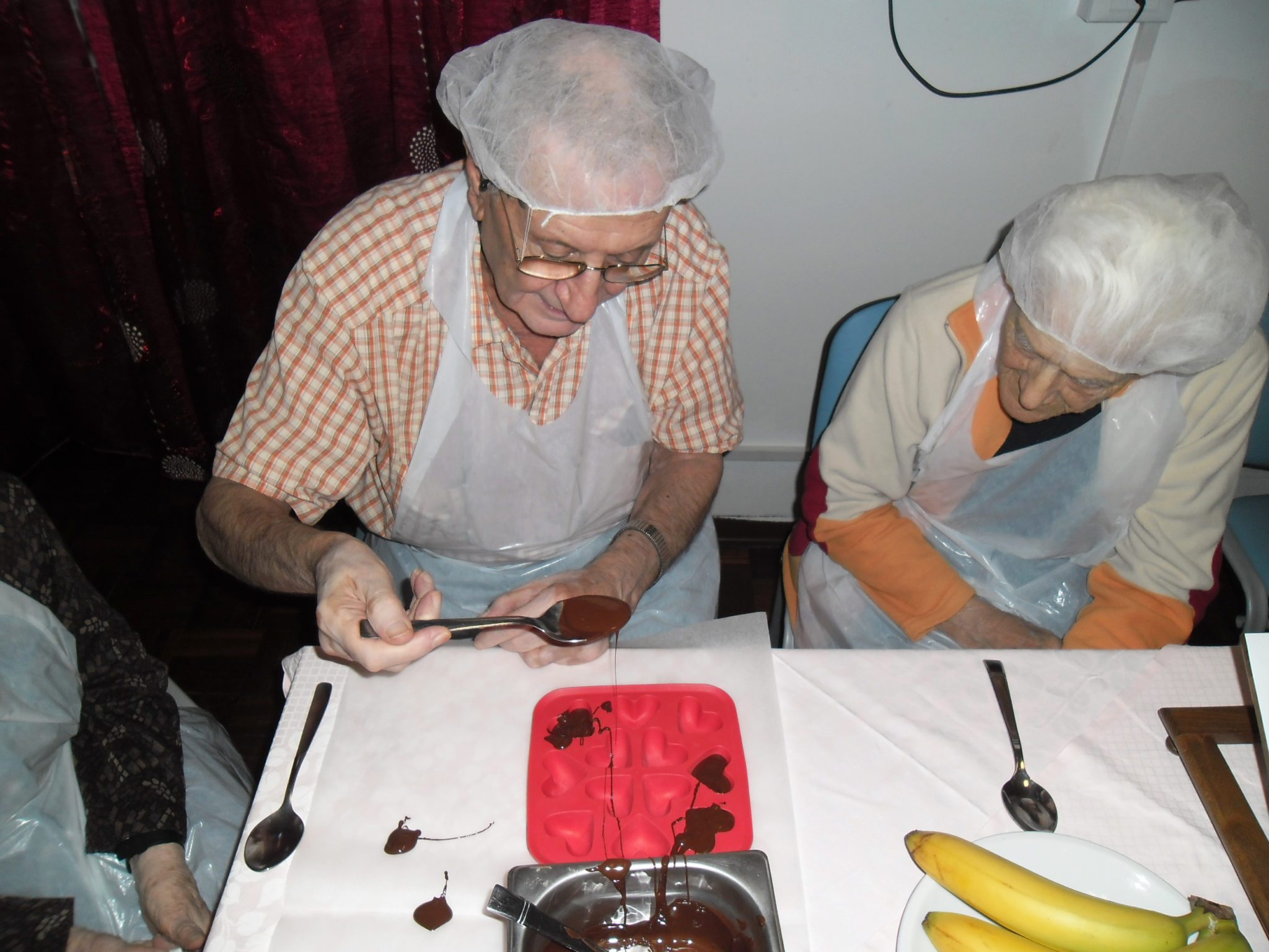 Un'immagine che ritrae cibo, stoviglie, sedia, piatto e ricetta.