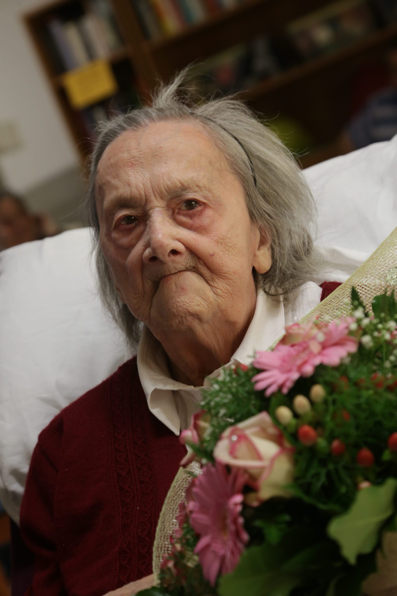 Un'immagine che ritrae grinza, fiori recisi, felicità, fioraio e mazzo di fiori.