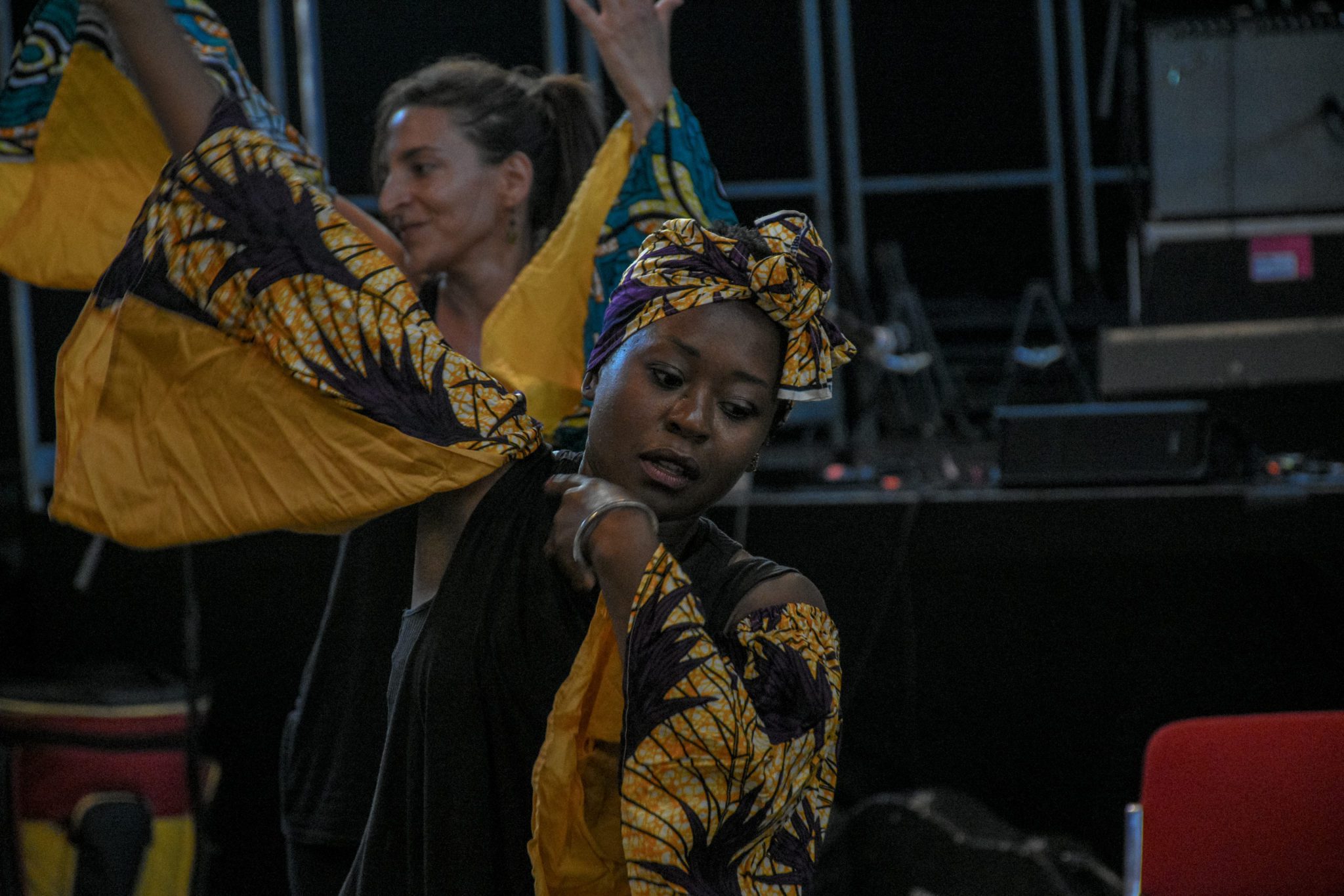 Un'immagine che ritrae arti performative, divertimento, prestazione, tradizione e concerto.