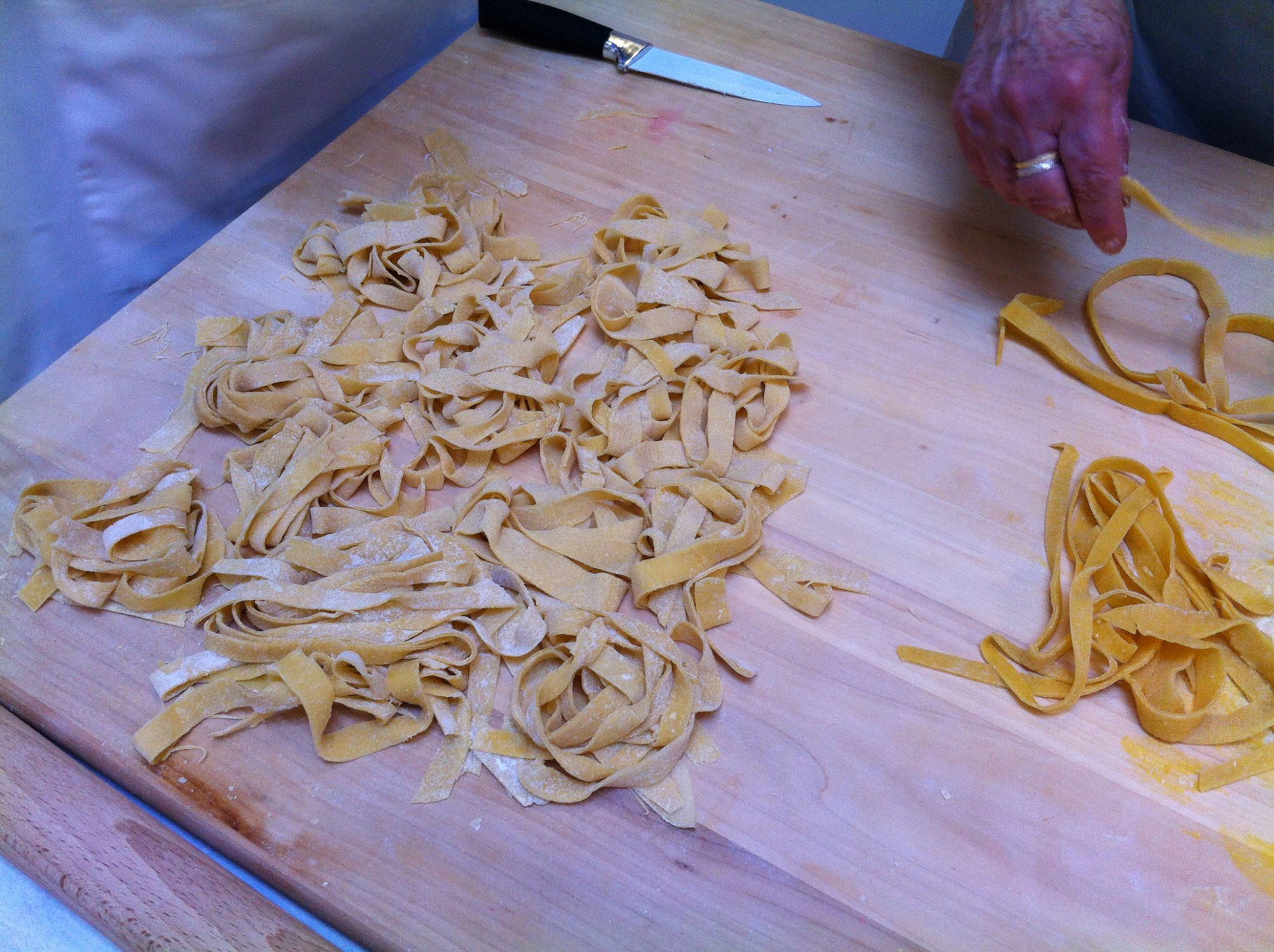 Un'immagine che ritrae ingrediente, tagliatelle, cibo, pappardelle e fettuccine.