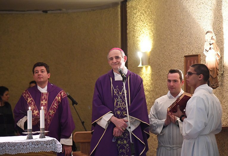 Un'immagine che ritrae clero, sacerdozio, paramento, vescovo e vescovo.
